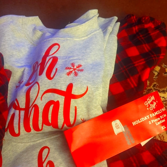 Holiday Family Christmas 2 piece Pjs Sets Dad XXL,Mom XL,& Daughter,L 10/12 - Picture 2 of 9